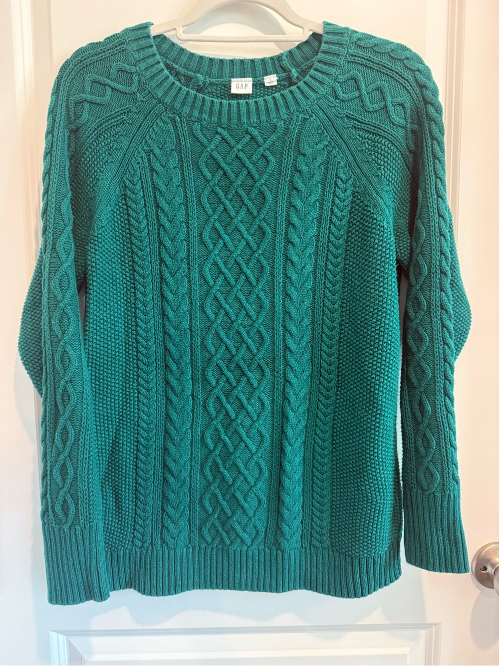 GAP Women's Cable Crewneck Sweater in Kelly Green